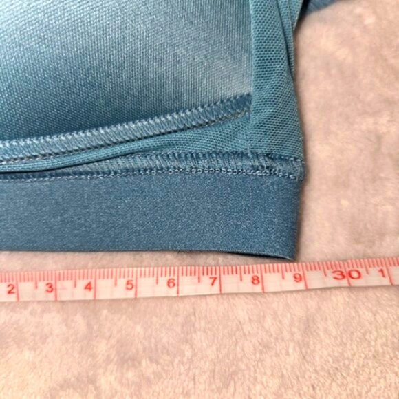 2/$20 Uniqlo RIBBED CROPPED BRA SLEEVELESS TOP size S - Picture 5 of 8